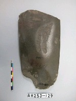 大型舌刃磨製石斧藏品圖，第1張